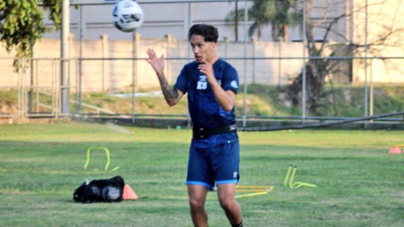 El volante Enrico Dueñas, feliz por retornar a la Selecta. Foto: Cortesía Fesfut/LaSelecta
