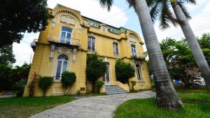 LM-Casa Dueñas-Juan Pablo II- Descuido- Balcones- Ventanas