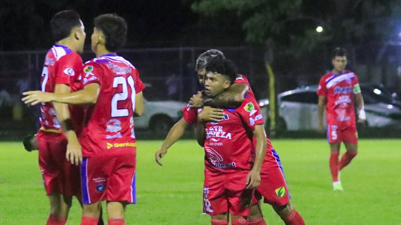 Los jugadores de Firpo celebran el tanto de Nelson Díaz. Foto EDH/Cortesía Firpo.