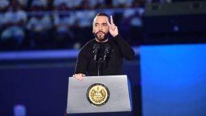 Nayib Bukele lanzamiento becas