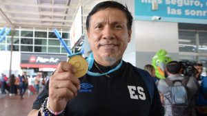 udis Gallo- Tecnico-Jugadores- Futbol- Playa- Familia- Recibimiento-Campeones