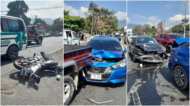 Tres vehículos colisionaron y una motocicleta estuvo involucrada. Foto EDH / Cruz Verde Salvadoreña.