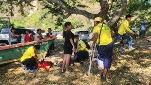 Socorristas intentaron auxiliar a la persona, pero ya no tenía signos vitales. Foto EDH / Cortesía Comandos de Salvamento.