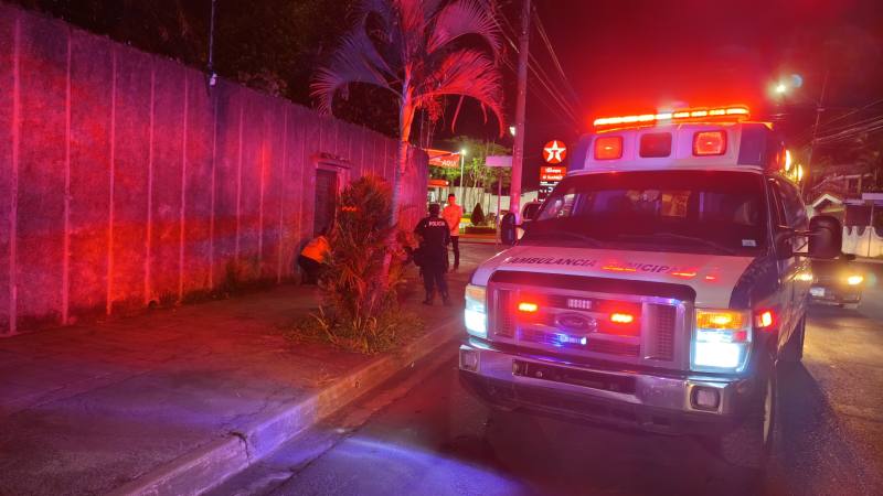 La Policía llegó para indagar la agresión. Foto / Cruz Azul