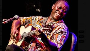 El artista hondureño Aurelio Martínez Suazo, de la etnia garífuna, nacionalizado estadounidense, figura entre los muertos en el accidente aéreo en la isla de Roatán, en el Caribe de Honduras