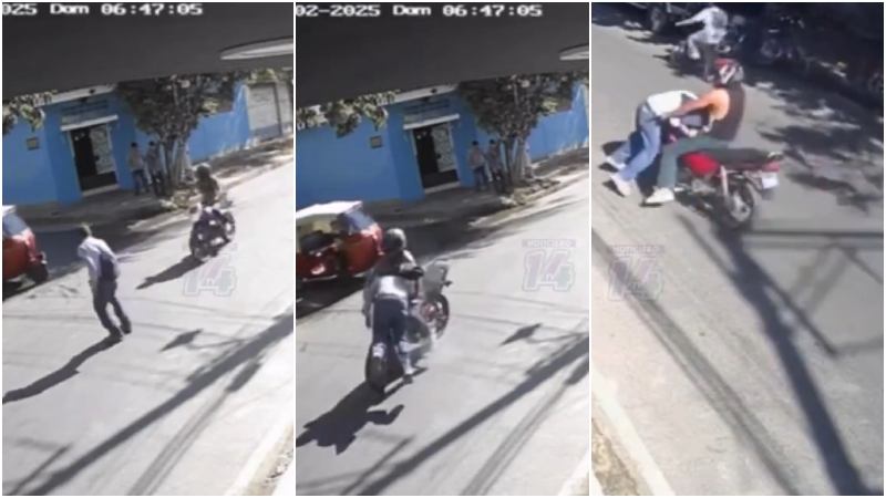 Momento en que el motociclista pasa atropellando al adulto mayor. Foto EDH / Cortesía.