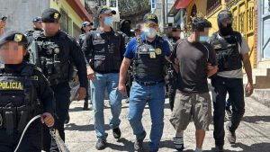 La captura se llevó a cabo, luego de identificar su rostro en varias tomas de cámaras. Foto EDH / Cortesía PNC de Guatemala.