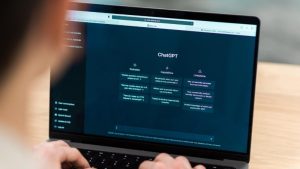 El uso de ChatGPT puede implicar riesgos de privacidad y seguridad.