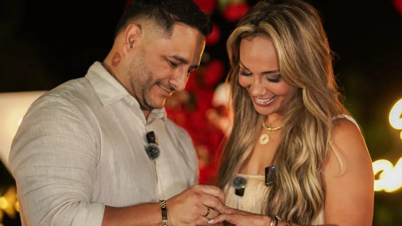 Elena Villatoro se comprometió en matrimonio con su pareja, José Ortiz. / 