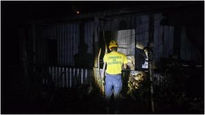 El incendio ocurrió cuando los dueños no se encontraban en la casa. Foto / Comandos de Salvamento