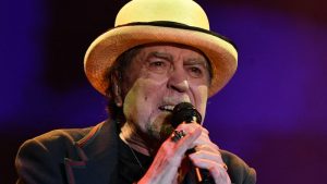 Joaquín Sabina despotricó contra ambos presidentes.