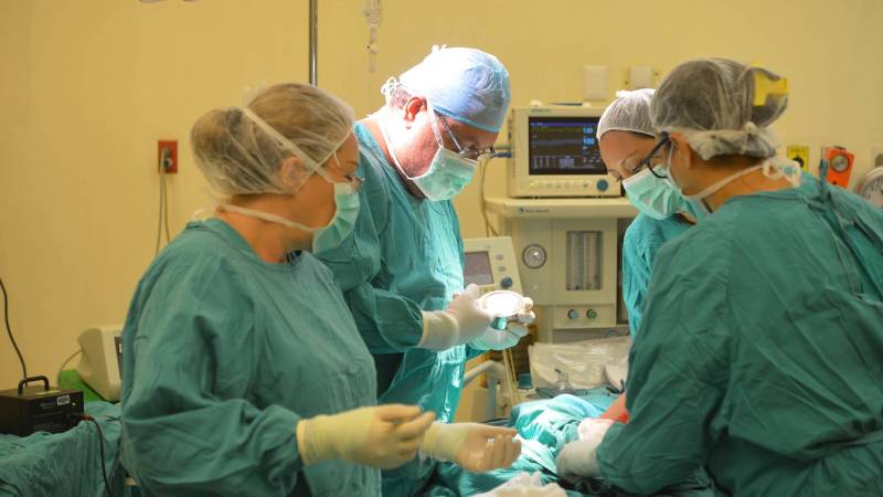 Entre junio de 2023 y mayo de 2024, el Consejo Superior de Salud Pública del MINSAL dio permiso a 271 profesionales de la medicina del extranjero para laborar en El Salvador. |   FOTO EDH / ARCHIVO