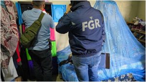 La Fiscalía realizó un operativo en la casa del menor en busca de evidencias. Foto / Cortesía FGR