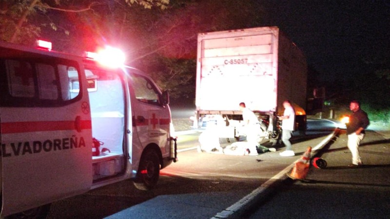 Socorristas llegaron, pero debido a la gravedad el joven ya había muerto. Foto / Cruz Roja