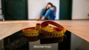 Enfrentar la gordofobia requiere una combinación de estrategias emocionales, sociales y prácticas.