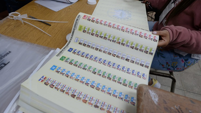 Acción Ciudadana señala que con la eliminación de la deuda política los partidos políticos no tendrán la misma capacidad de hacer llegar sus propuestas electorales a la ciudadanía. Foto EDH / Archivo