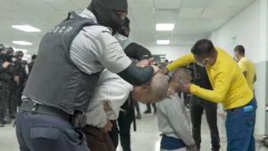 El ejército de EEUU envió a un grupo de 17 reos que afirma que pertenecen al Tren de Aragua y MS-13