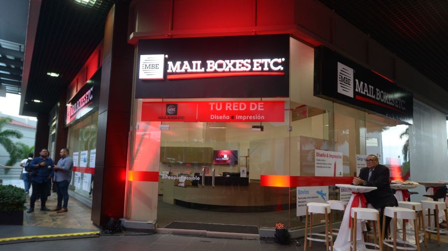 La sede recién inaugurada de Mail Boxes Etc. está ubicada en el World Trade Center de San Salvador. Foto EDH/ Jorge Reyes 