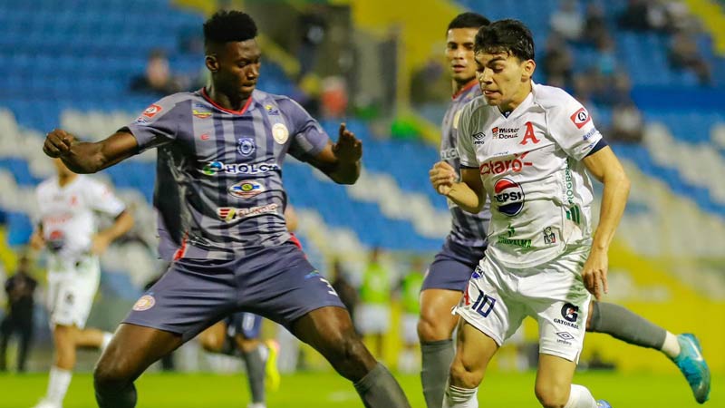 Leonardo Menjívar durante el partido ante Isidro Metapán. Foto: EDH/Alianza FC.