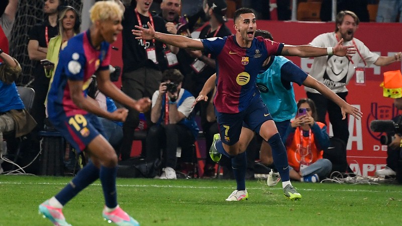 Yamal (i.) y Pedri celebran un gol ante el Real Madrid. Foto EDH/AFP.