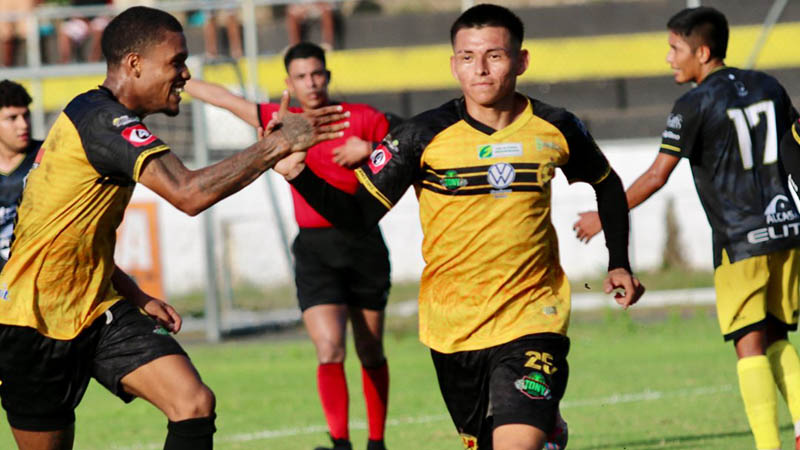 Julián Silvestre del CD Platense celebra un gol ante el 11 Deportivo en la fecha 17 del Clausura 2025 en el estadio Antonio Toledo Valle. Foto: Cortesía CD Platense