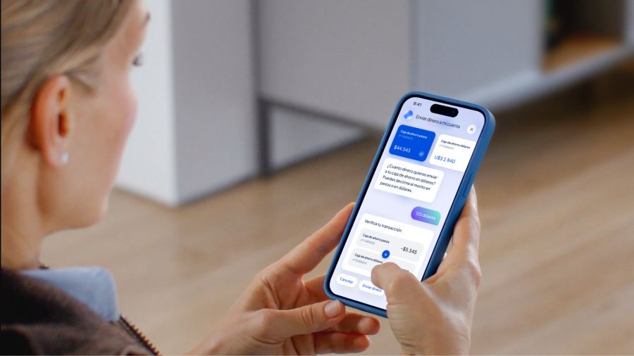 Con la tecnología que ofrece Delto, el cliente puede interactuar por texto o voz, realizar operaciones bancarias y recibir respuestas personalizadas sin intervención humana. Foto EDH/ Cortesía