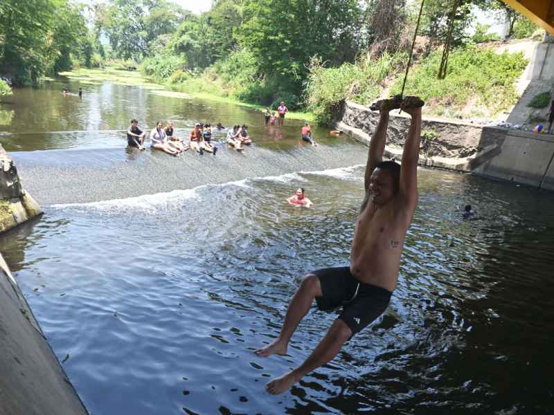 ¡Abajo de un puente! Conoce La Poza El Tigre un lugar para disfrutar estas vacaciones en Semana Santa