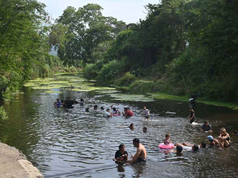 ¡Abajo de un puente! Conoce La Poza El Tigre un lugar para disfrutar estas vacaciones en Semana Santa