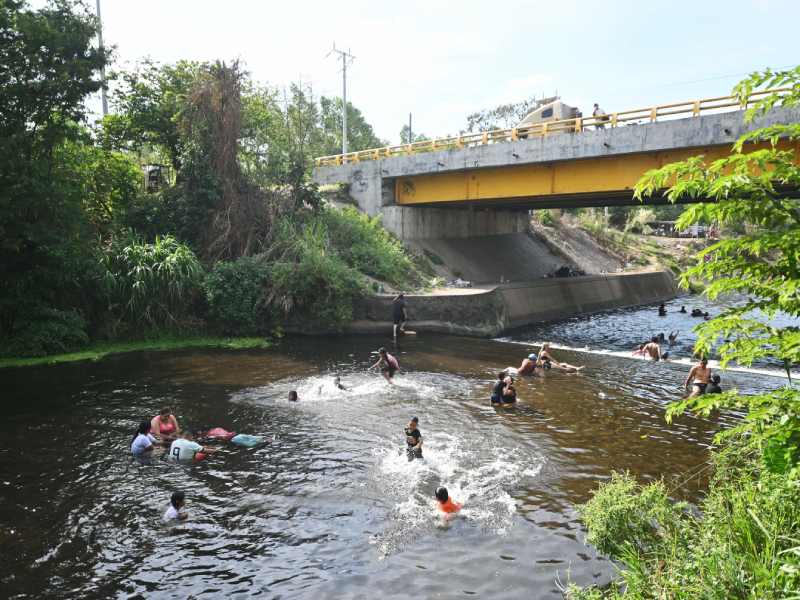 ¡Abajo de un puente! Conoce La Poza El Tigre un lugar para disfrutar estas vacaciones en Semana Santa