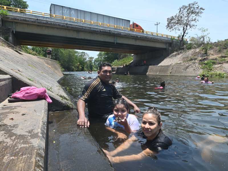 ¡Abajo de un puente! Conoce La Poza El Tigre un lugar para disfrutar estas vacaciones en Semana Santa