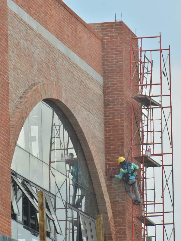 Avances de la construcción del nuevo Mercado San Miguelito. Vendedores informales, comerciantes.