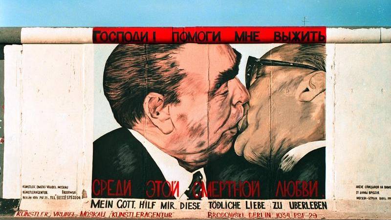 El famoso beso del grafitero Dmitri Vrubel