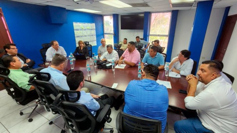 La Comisión de Regularización de la FESFUT ya ha presentado a sus afiliados el borrador de los estatutos. Foto EDH/Cortesía FESFUT.