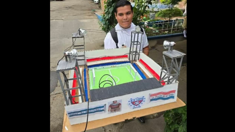 Este alumno de Usulután se inspiró en Firpo para un trabajo de su escuela. Foto: Cortesía - Tomado de Redes Sociales