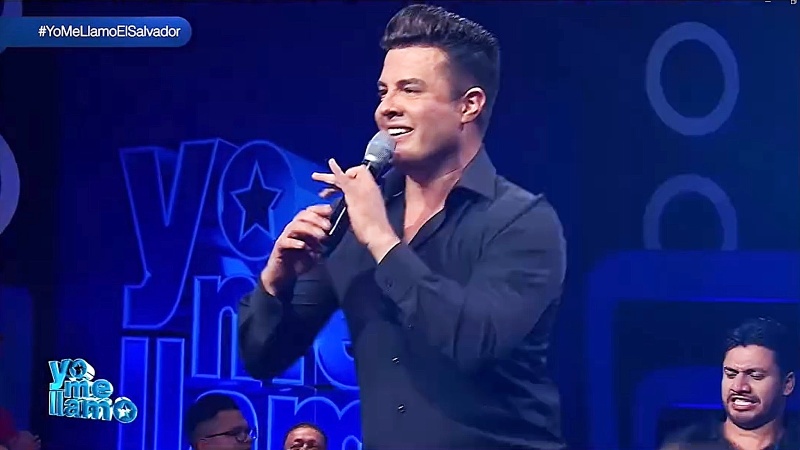 Henry Urbina imita a Ricky Martin
