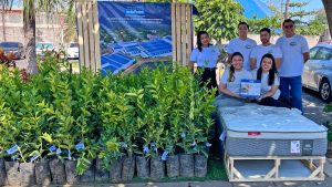 Entrega de árbolitos Indofoam