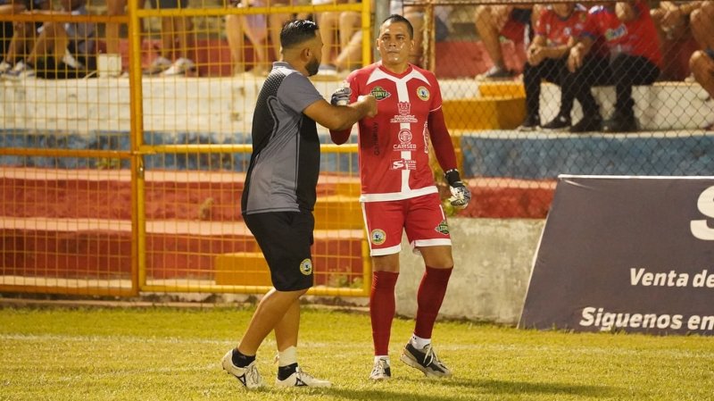 Joel Almeida, portero de Municipal Limeño, previo a un partido del Clausura 2025. Foto: Cortesía Municipal Limeño