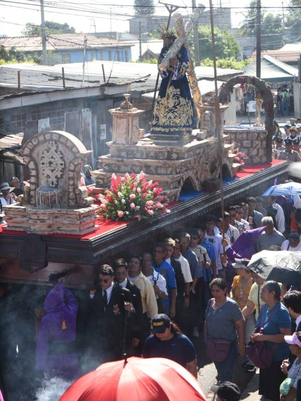 Via Crucis San Salvador iglesia El Calvario Semana Santa