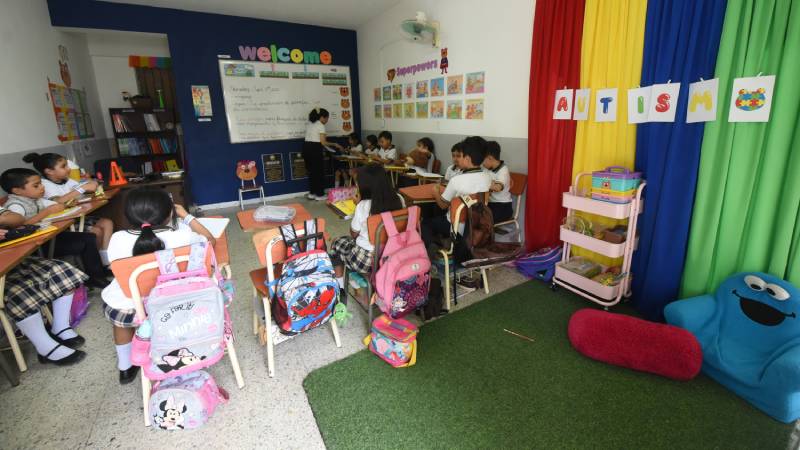 Estudiantes deberán continuar sus actividades en modalidad virtual mientras persista la alerta por lluvias, según informó el Ministerio de Educación. / Foto archivo.
