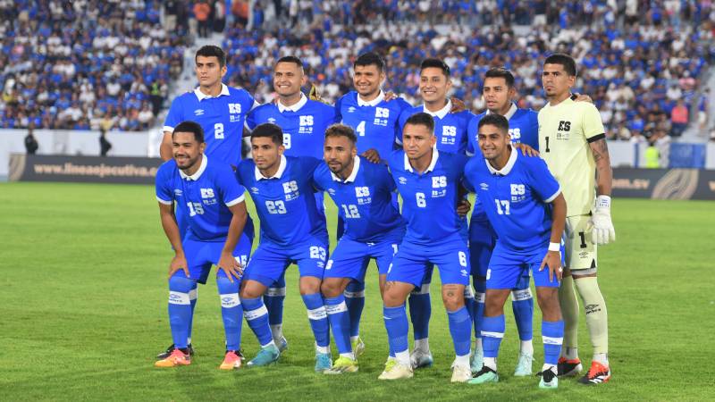 Selección de El Salvador que jugo contra el equipo mexicano de Pachuca. 
Foto EDH/ Miguel Lemus / 