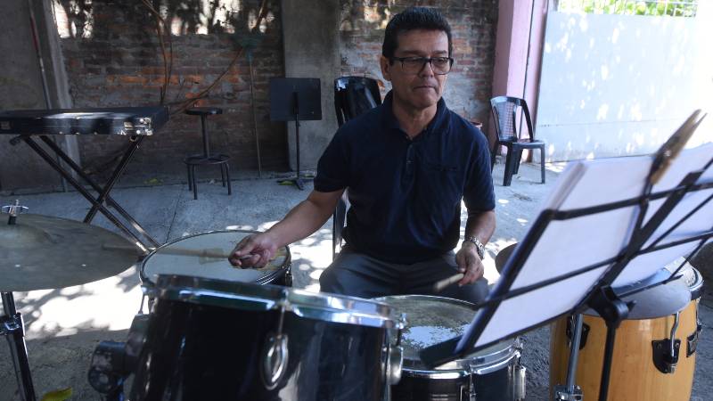 Maestro de percusión de la OSJ Luis Girón