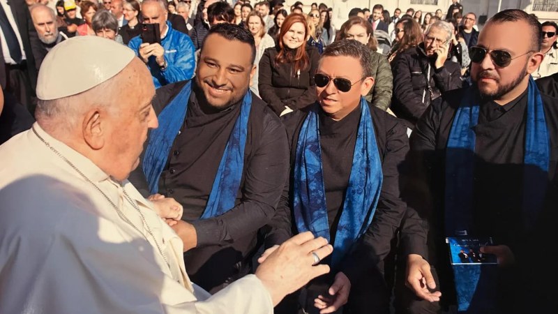 En noviembre de 2024, los integrantes de Opus 503 visitaron El Vaticano, donde fueron saludados por el papa Francisco. / 