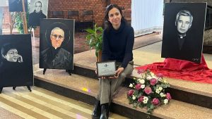 Pintora Gothy Lopez expone su proyecto 