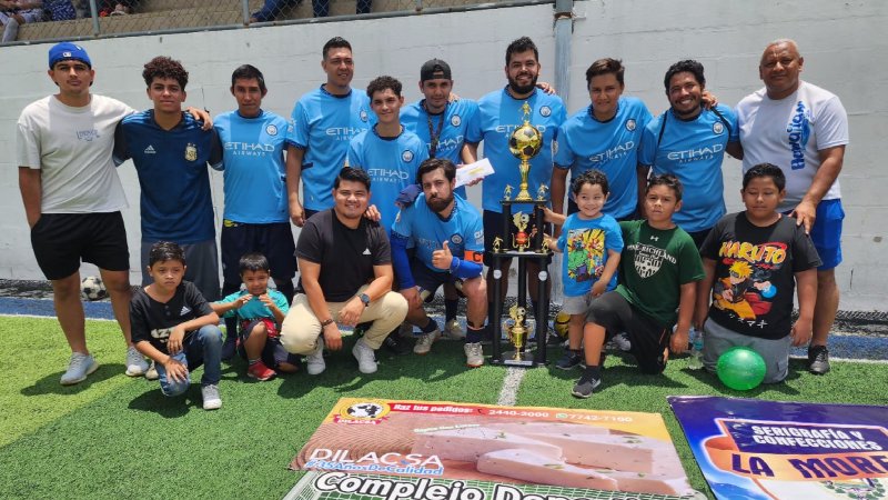 HD se llevó el primer lugar del Torneo Dominguero realizado en el Complejo Deportivo Don Balón de Santa Ana. Foto: Cortesía