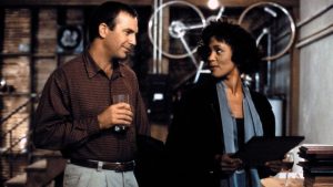 Whitney Houston y Kevin Costner hicieron historia con el filme original.