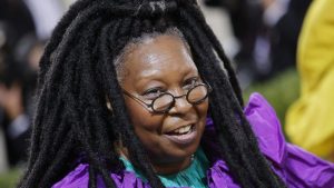 Whoopi Goldberg criticó los aranceles del presidente estadounidense, Donald Trump, a los que calificó como una 