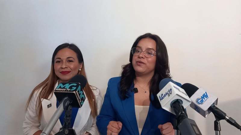 Xiomara Lazo y Alejandra Gallardo