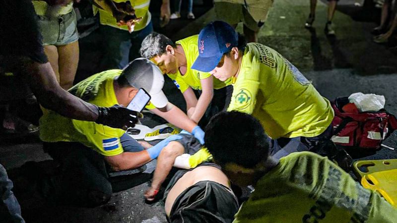 La víctima recibió primeros auxilios. Foto EDH / Cortesía Comandos de Salvamento.