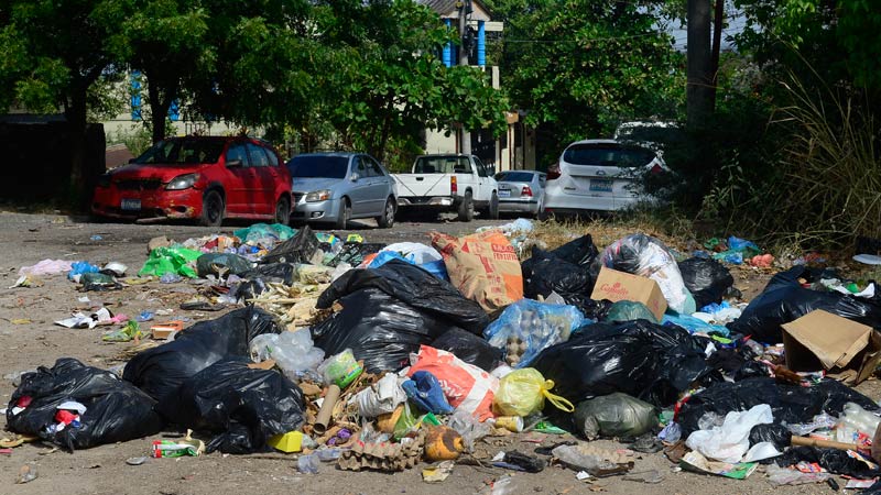 basura-en-las-calles---Valle-Verde-Popotlan-3-anos-del-regimen