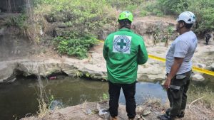 Socorristas de Cruz Verde realizaron recuperación de cadáver. Foto EDH / Cortesía Cruz Verde.